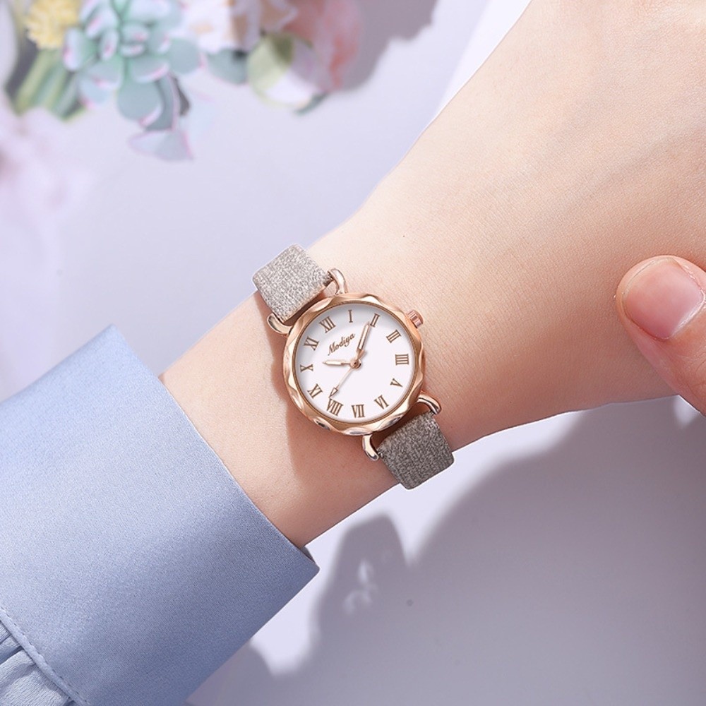 Women Accessories Display - Nowe zegarki damskie z skórzanym paskiem,